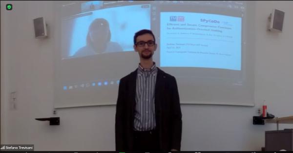 The Zoom view shows Stefano Trevisani standing before the screen, with the first slide of the presentation displayed on it