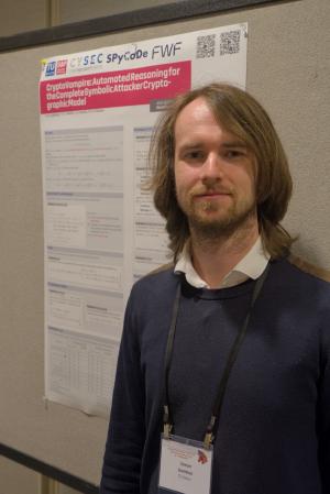 Simon Jeanteur is standing in front of his presentation poster